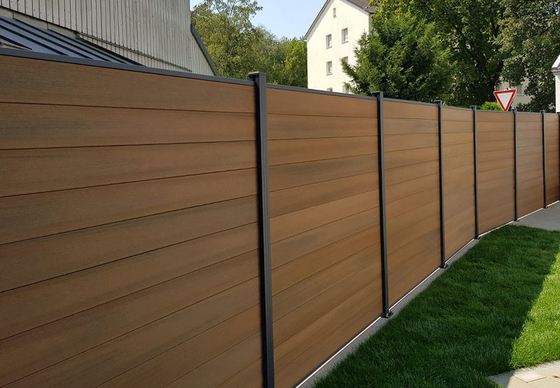 24x170mm چوب پلاستیک کامپوزیت پنل قهوه رنگ WPC حصار دیوار داخلی تخته طبقه بیرون