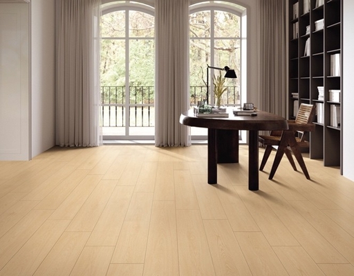 200x1000mm قهوه ای و زرد نوارهای پورسلین چوبی ماندگار برای دفتر محیط زیست دوستانه فضای داخلی کف نوار بالکن