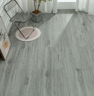 خاکستری خارق العاده 1220x180mm کف داخلی کف SPC کف پوشش UV ضخامت 5mm طرح چوبی برای اتاق نشیمن و بازسازی